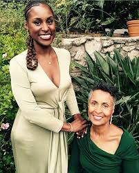 Recalling her early life, issa was born in los angeles, california to her parents, dr. Pin On Hair Styles