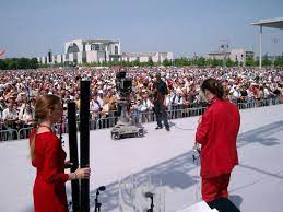 Es wird unsere aufgabe sein, mit viel kreativität und engagement die dinge anzupacken und zu tun, was möglich ist. Okumenischer Kirchentag Berlin 2003 Oekt05 Studiogruppe Baltruweit