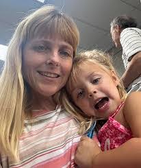 Isaac Winter's Instagram, Twitter & Facebook