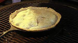 There are a few benefits to making a pie in a cast iron skillet. Cast Iron Pan Apple Pie Youtube