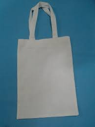 Tas yang terbuat dari bahan kain tertentu (seperti kanvas) dapat digunakan sebagai media promosi sepatu atau produk lainnya. Harga Goodie Bag Kain Blacu Sehari Jadi