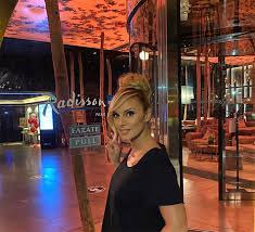 For faster navigation, this iframe is preloading the wikiwand page for πέγκυ ζήνα. Pegky Zhna Eilikrina Backstage Fwtografies Apo To Neo Ths Video Clip Gr News