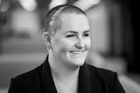 Weet dat je tijdens een zakelijke afspraak een kale vrouw met een  zipperhead treft"