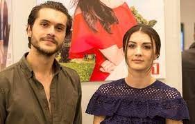 Geçen gün bebek'te ortaya çıkan oyuncu burcu özberk, ilişkisinin nasıl gittiğinin sorulması üzerine siz henüz duymadınız mı? Burcu Ozberk Ve Alperen Duymaz Ihanet Yuzunden Mi Ayrildi