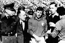 Por el tercer lugar, venció a yugoslavia con gol de eladio rojas y se levantó como uno de los tres mejores equipos del mundo. Batalla De Santiago Futbol Wikipedia La Enciclopedia Libre