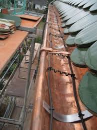 Warmfuss Bau Einer Dachrinnenheizung Fur Ein Berliner Einfamilienhaus Dachkonstruktion Dach Fassade Haus