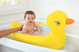 How to bathe baby in an infant tub once the baby's umbilical cord stump has fallen off, he's ready for a bath in his mini tub. 10 Best Baby Baths For Newborns And Babies 2021 Madeformums