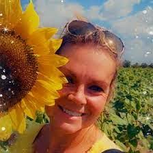 Heidi Rutledge's Instagram, Twitter & Facebook