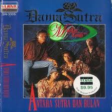 Izinkan aku, sayang / menyentuh perasaanmu / biar gelora cinta semalam /. Gugurnya Bunga Cinta Damasutra Lyrics Song Meanings Videos Full Albums Bios