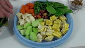 Kuliner khas nusantara memang tak kalah enaknya dengan masakan masakan luar negeri, walaupun sajiannya terlihat. Resep Sayur Asem Dan Cara Memasak Sayur Asem Ala Dapur Putih Youtube