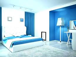 Contrasting colors, brown and white, are on full display in this main bedroom. How To Choose Two Color Combination For Bedroom Walls For The New Year Innenarchitektur Schlafzimmer Innenarchitektur Zimmer