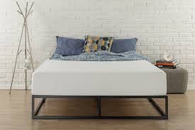 Understated Style Abounds With This Clean Lined Platform Bed Showcasing A Steel Frame And Plywood Slats Its Open Details Bring Casas Novas Quarto Estruturas