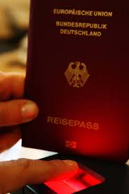 Habe den ausweis allerdings nicht bekommen obwohl offenbar das einwohnermeldeamt selbst nicht genau weiß, ab wann der personalausweis. Reisepass Fur Kinder Aufgepasst Reise Faz
