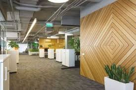 在找商業設計裝修靈感嗎 日式簡約風 如何利用大量淺木 白色讓你成為辦公室界中的一股清流 bizinterior com corporate office design office feature wall retail design