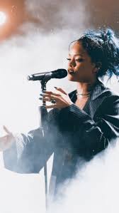 Pin By Congreve Patrick On Diy Und Handwerk Rihanna Love Rihanna Rihanna Looks