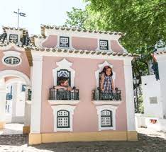 The park recreates in small scale and impressive detail traditional portuguese architecture and history (portugal and its monuments, regional houses, portuguese speaking countries and also museums for portuguese furniture, costume and navy). Portugal Dos Pequenitos