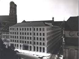 Das ziel befindet sich rechts. Tief Verwurzelt In Bayern 125 Jahre Deutsche Bank In Bayern
