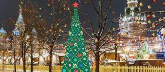 Щедрый дедушка мороз и его сказочная внучка, спутница и помощница снегурочка, приходят поздравить детей с новым годом и дарят долгожданные подарки. Kuda Poehat Na Novyj God V Rossii Top 6 Mest Gde Provesti Novogodnie Kanikuly