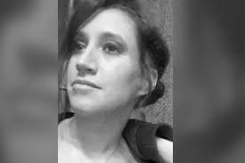 Avec l'aide de deux de ses quand elle tombe enceinte à 17 ans, sa mère la chasse et valérie bacot ne voit son salut que dans. Elle A Tue Son Mari Qui La Violait Une Petition Liberte Pour Valerie Bacot Reunit Plus De 55 000 Signatures
