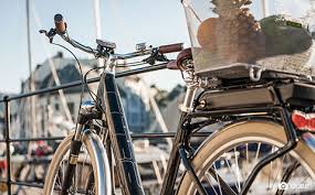 Somit sind diese fahrräder insbesondere für befestigte straßen und radwege geeignet. E Bike City Kaufen Top Marken E Citybikes Bei Fahrrad De