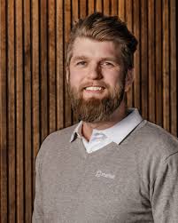 Vi styrker teamet! 🎉 Hils på vår nye prosjektleder innen maling og  tapetsering, Daniel 👋 Han er allerede godt i gang med flere spennende  prosjekter, og klar for å bidra med sin