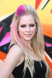Touch device users, explore by touch or with swipe gestures. How To Get Avril Lavigne S Look La Mode Le Monde