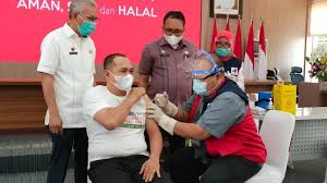 Yayyy vaksin kucingku yang pertama kali (mochi,luffy,yukky) yuk follow dan. Bupati Batubara Menjadi Orang Pertama Suntik Vaksin Di Kabupaten Batubara Target Kasus News