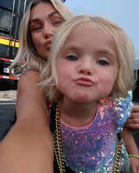 VOTE FOR OUR FAVES 🫶🫶 @ryleearnold1 and @stephen_nedoroscik we are so  proud of you!! Text "STEPHEN" to 21523 up to 10 times 🫶 #dwts  #dancingwiththestars #sisterlove