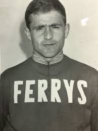 RAÚL REY, UN GALLEGO MUY POPULAR Nacer en el año 36 o, lo que es lo mismo,  3 meses más tarde del inicio de la guerra incivil española, equivalía para  muchos ciudadanos