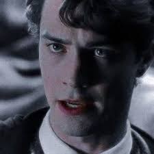 veronica riddle (@riddlesbae)