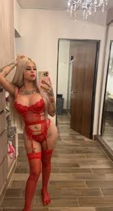 Mona sube fotos en lencería roja y es criticada por su desorden | EL HIT  GUATE