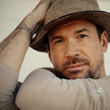 Wade Carroll's Instagram, Twitter & Facebook