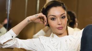 >>> orange is the new black : Nabilla Bientot Dans La Serie Orange Is The New Black Redon Maville Com