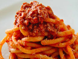 Di solito i pici al ragù si possono gustare nei ristoranti di cucina tipica della toscana, ma, seguendo i passaggi di questa ricetta, è possibile prepararli anche a casa. Pici Al Ragu Tipical Siena Bed End Breakfast Montecatini Terme Il Castello