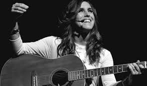 Tiene 38 años, dos hijos, es abogada y escribana además de cantante; Historia Y Biografia De Soledad Pastorutti