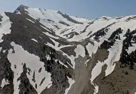 Χιονοδρομικό κέντρο τρια πέντε πηγάδια. Xionodromiko Kentro Kalabrytwn Eikones Poy Koboyn Thn Anasa