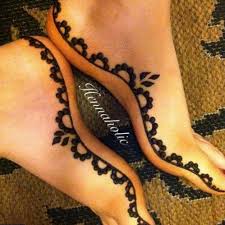 Melihat hal ini, saat ini sudah banyak sekali produsen kecantikan yang meluncurkan berbagai merk cat rambut henna dengan berbagai keunggulan yang di tawarkan. 7 Ide Henna Kaki Desain Henna Henna Desain