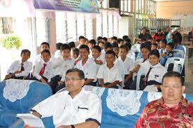 Setiap kemenjadian anak2 itu lahir daripada persekitaran keluarga anak itu sendiri. Perasmian Kem Motivasi Pelajar Ibu Bapa Cemerlang Sk Lubuk Kawah Lenggong Dr Shamsul Anuar Nasarah