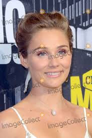 Clare Bowen Pictures and Photos