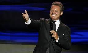 Hasta que me olvides, voy a intentarlo, no habra quien me seque tus labios por dentro y por fuera, no habra quien desnude mi nombre una tarde hasta que me olvides. La Historia Detras De Hasta Que Me Olvides El Exito De Luis Miguel