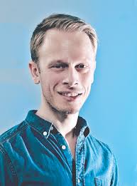 Lars Jacobsen spiller Lumiere i Skjønnheten og Udyret på C…