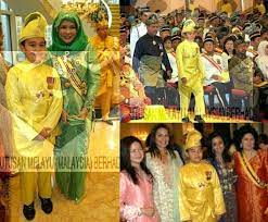 Tengku puteri nor zehan, tengku puan panglima perlis syed zainal anuar jamalullail małżeństwo zakończyło się rozwodem w 1986 roku. Da Royal