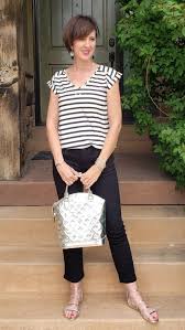 Black And White Costume Ideas 14 Chic Black And White Outfit Ideas Stunning Style In 2020 Classic Style Outfits Capsule Wardrobe Outfits Nice Black Dress