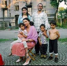 No links to 4chan.org as these will be pruned. Rollenspiel Eine Frau Und Viele Familien Bilder Fotos Welt