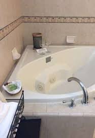 Tub king offers three main tub types with features to suit your individual needs. Deluxe King Whirlpool Tub Room At The Eagle Inn In Santa Barbara California