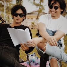 Gunakan google chrome untuk streaming film, jangan lupa di share ya Potret Kevin Ardilova Di My Lecturer My Husband