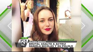 Daniela nicolás is an actress, known for mamá mechona (2014), 20añero a los 40 (2016) and gemelas (2019). Hay Que Tener Cuidado En Las Calles La Actriz Daniela Nicolas Y Su Pololo Sufrieron Brutal Asalto Youtube