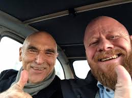 Sara skapte gode omgivelser da August og Arthur satt i møte😎