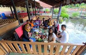 Taman mini indonesia indah merupakan tempat wisata yang berada di jakarta. Tiket Masuk Tlatar Boyolali 2020 Harga Tiket Masuk Taman Tebing Breksi Hadoisdias Wallpaper