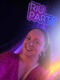 If you're unsure about the neon party like I was and whether it'd be any  good or how many people would bother with it.. here is your sign to get  involved!! Best